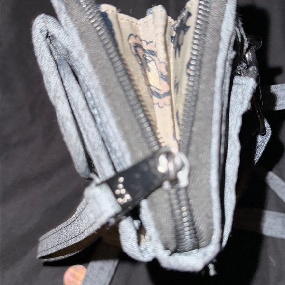 🛍️ Lug Crossbody Phone Wallet & Wristlet 🛍️ - Picture 7 of 10